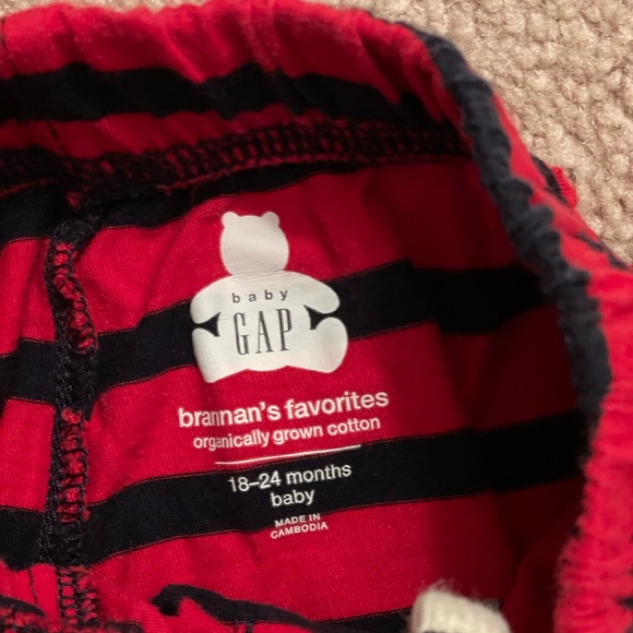 *5/$20* 18-24m Gap Shorts - Picture 2 of 3